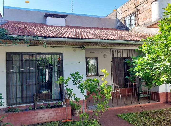 Casa · 73m² · 2 Ambientes · 3 Cocheras