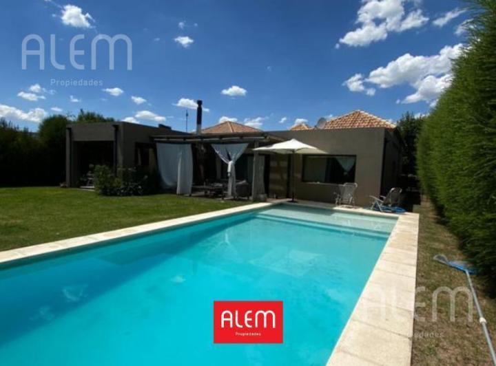 Casa · 200m² · 5 Ambientes · 2 Cocheras