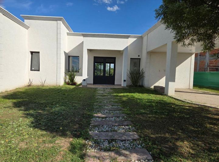 Casa · 150m² · 4 Ambientes · 1 Cochera
