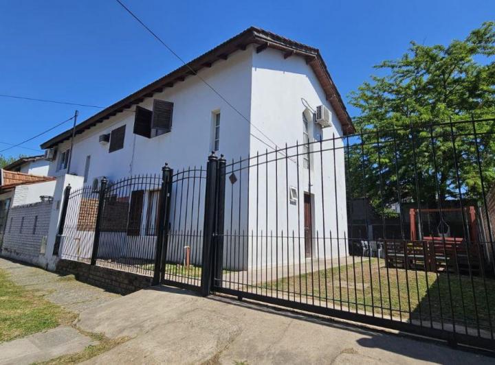 Casa · 200m² · 5 Ambientes · 1 Cochera