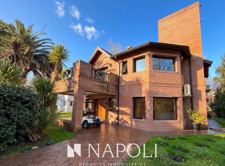 Casa · 284m² · 5 Ambientes · 2 Cocheras