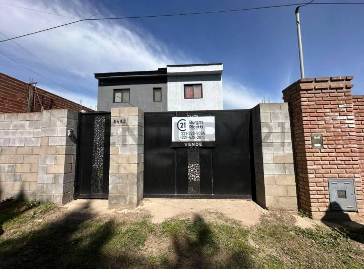 Casa · 165m² · 3 Dormitorios · 2 Cocheras