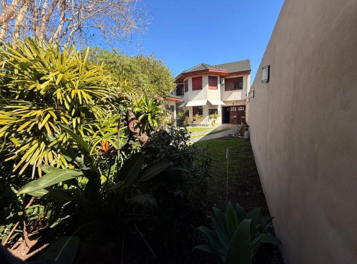 Casa · 237m² · 5 Ambientes · 1 Cochera