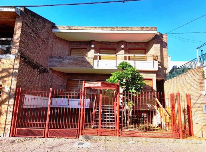 Casa · 415m² · 4 Ambientes · 3 Cocheras