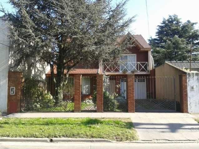 Casa · 280m² · 4 Ambientes · 2 Cocheras