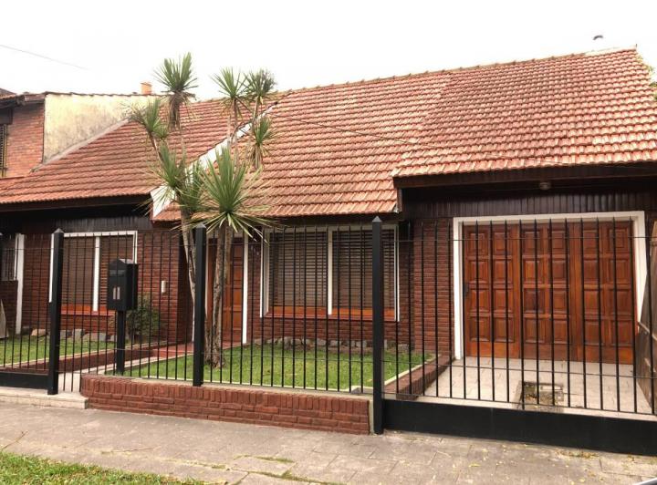 Casa · 151m² · 6 Ambientes · 1 Cochera