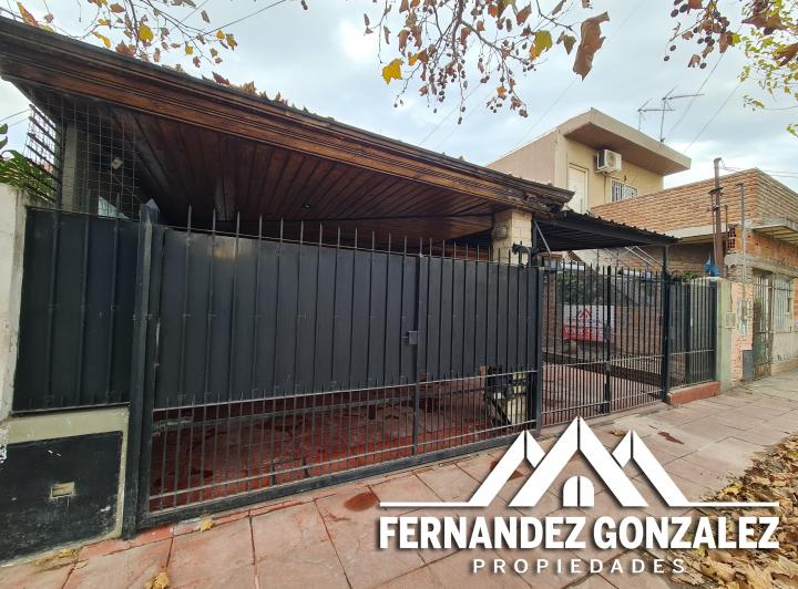 Casa · 140m² · 4 Ambientes · 2 Cocheras