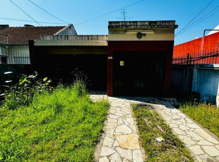 Casa · 210m² · 3 Ambientes · 2 Cocheras