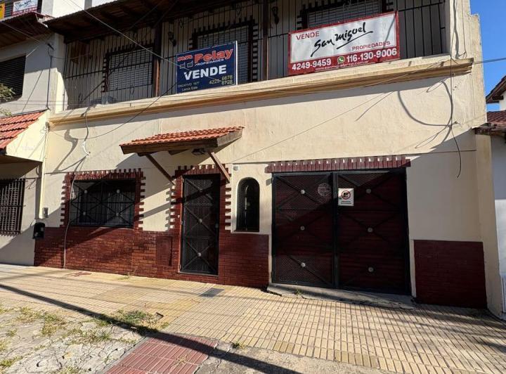Casa · 4 Ambientes · 1 Cochera