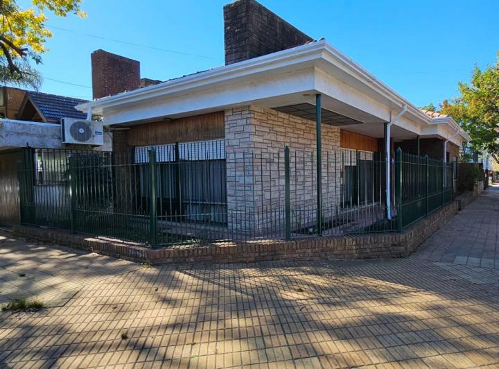 Casa · 200m² · 5 Ambientes · 1 Cochera