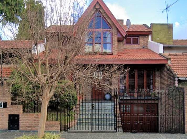 Casa · 180m² · 4 Ambientes · 2 Cocheras