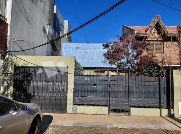 Casa · 1m² · 5 Ambientes · 1 Cochera