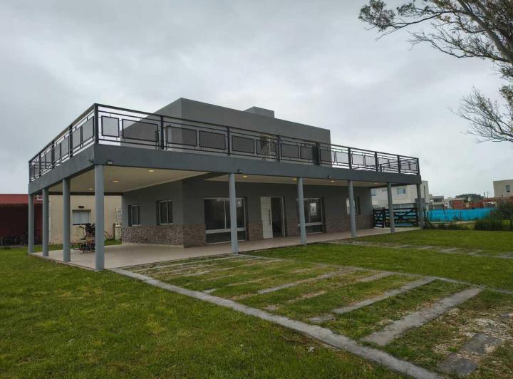 Casa · 151m² · 4 Ambientes · 3 Cocheras