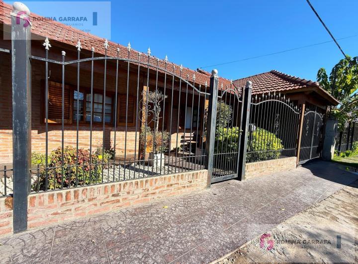 Casa · 100m² · 4 Ambientes · 2 Cocheras