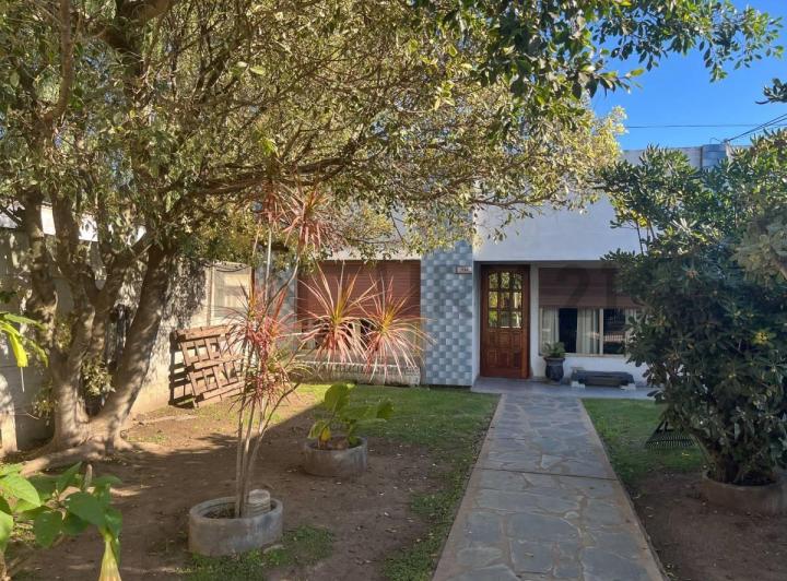 Casa · 150m² · 3 Ambientes · 3 Cocheras