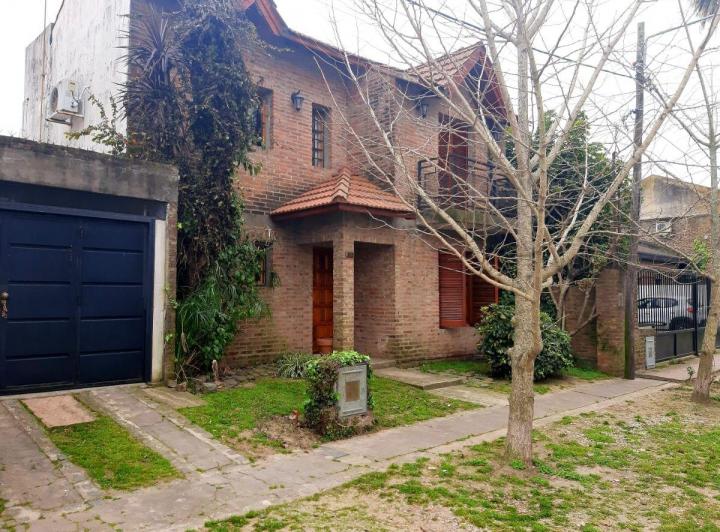 Casa · 128m² · 5 Ambientes · 1 Cochera