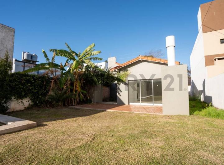 Casa · 100m² · 3 Ambientes · 2 Cocheras