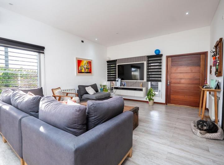 Casa · 120m² · 4 Ambientes · 2 Cocheras