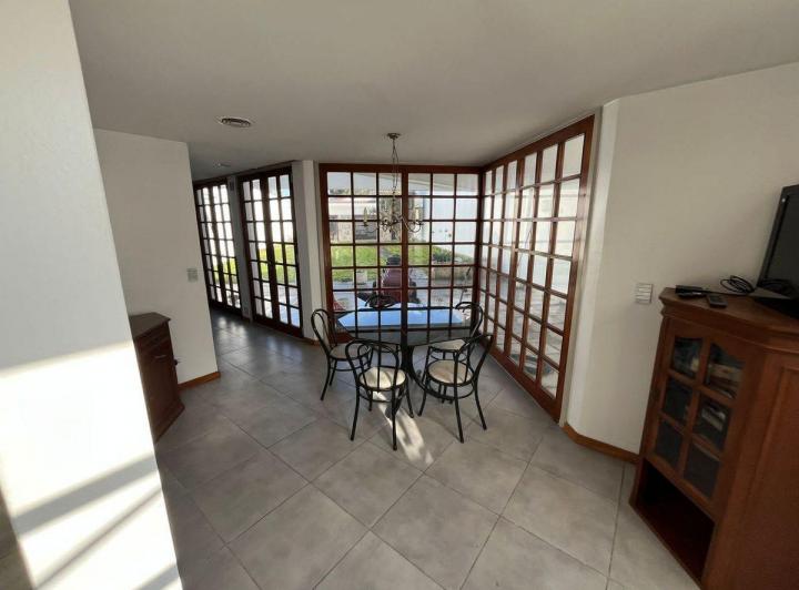 Casa · 200m² · 6 Ambientes · 1 Cochera