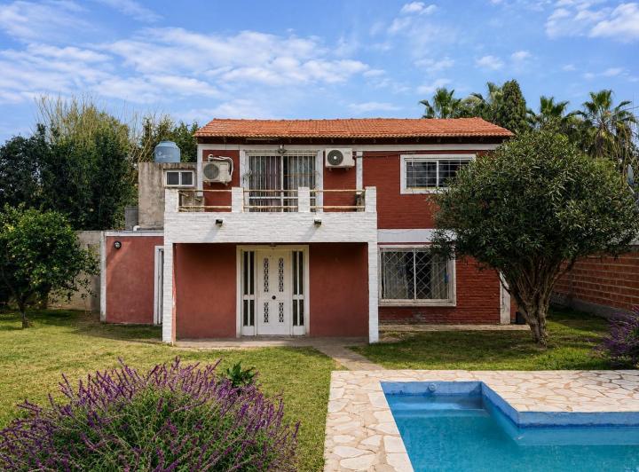 Casa · 140m² · 4 Ambientes · 2 Cocheras
