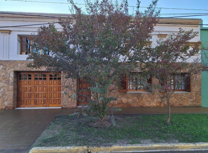 Casa · 168m² · 6 Ambientes · 1 Cochera