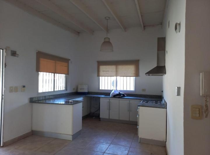 Casa · 90m² · 4 Ambientes · 3 Cocheras