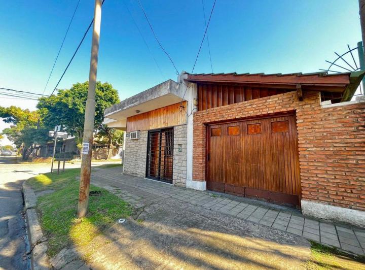 Casa · 74m² · 4 Ambientes · 1 Cochera