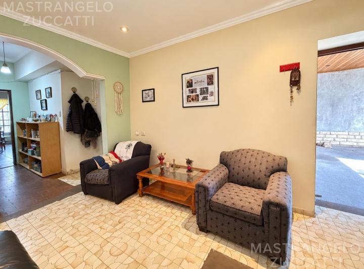 Casa · 210m² · 4 Ambientes · 1 Cochera