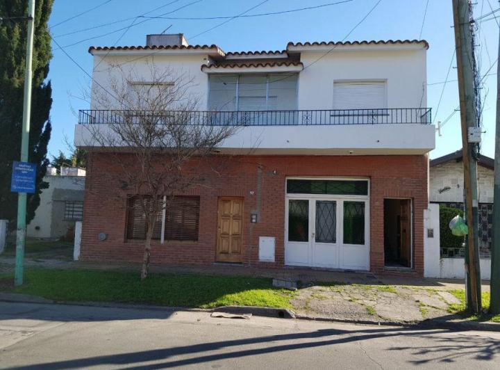 Casa · 200m² · 5 Ambientes · 1 Cochera