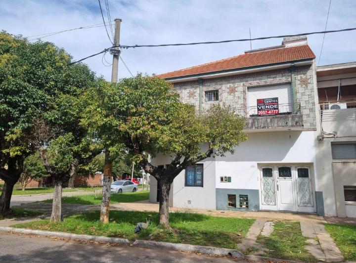Casa · 140m² · 4 Ambientes · 1 Cochera