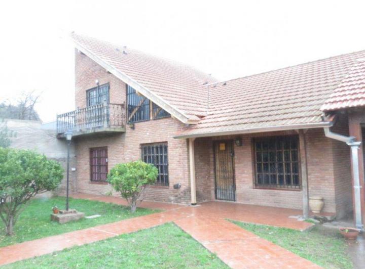 Casa · 350m² · 4 Ambientes · 2 Cocheras