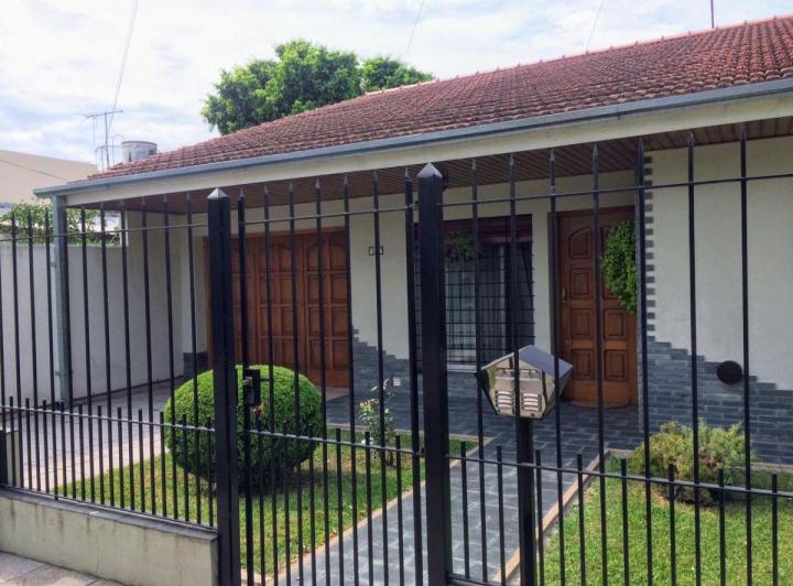 Casa · 200m² · 4 Ambientes · 1 Cochera