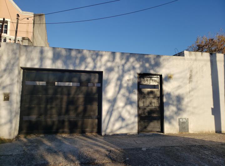 Casa · 180m² · 9 Ambientes