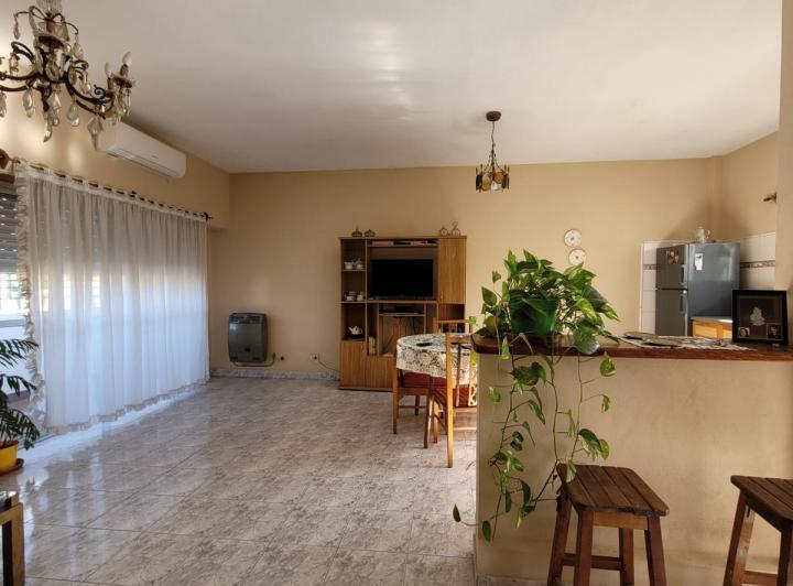 Casa · 410m² · 4 Ambientes · 1 Cochera