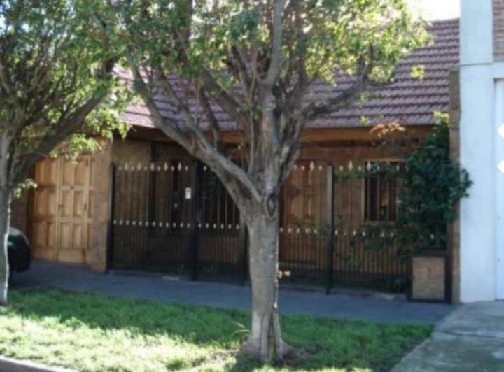 Casa · 140m² · 3 Ambientes · 2 Cocheras