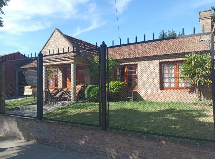 Casa · 200m² · 4 Ambientes · 1 Cochera