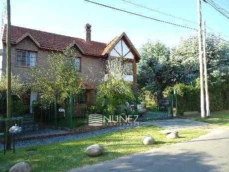 Casa · 320m² · 4 Ambientes · 1 Cochera