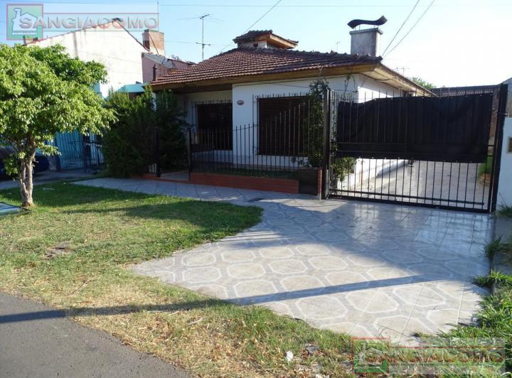 Casa · 74m² · 3 Ambientes · 1 Cochera