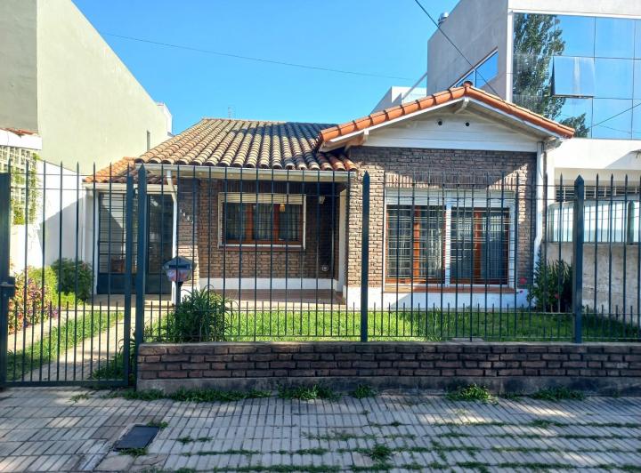 Casa · 130m² · 4 Ambientes · 1 Cochera