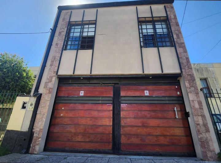 Casa · 105m² · 3 Ambientes · 2 Cocheras