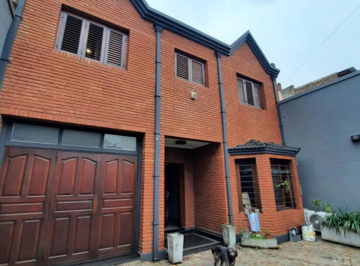 Casa · 285m² · 4 Ambientes · 1 Cochera