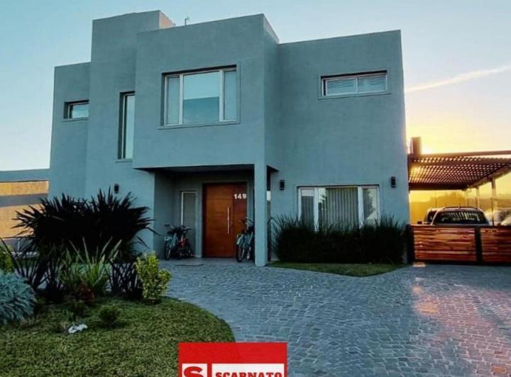 Casa · 700ha · 4 Ambientes