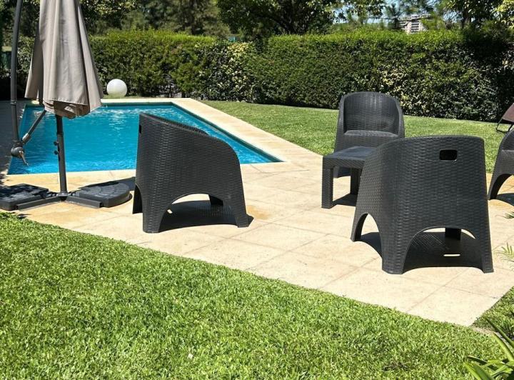 Casa · 220m² · 3 Dormitorios · 2 Cocheras