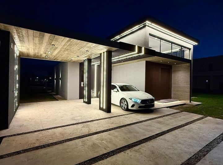 Casa · 200m² · 5 Ambientes · 2 Cocheras