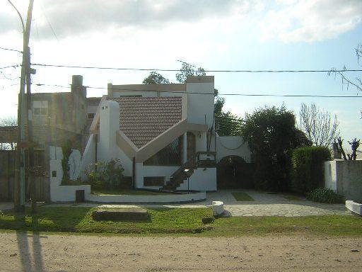 Casa · 390m² · 4 Ambientes · 1 Cochera