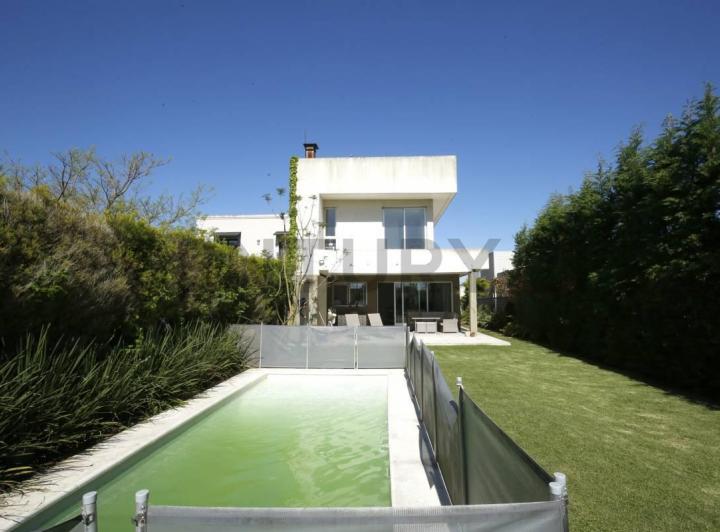 Casa · 227m² · 4 Ambientes