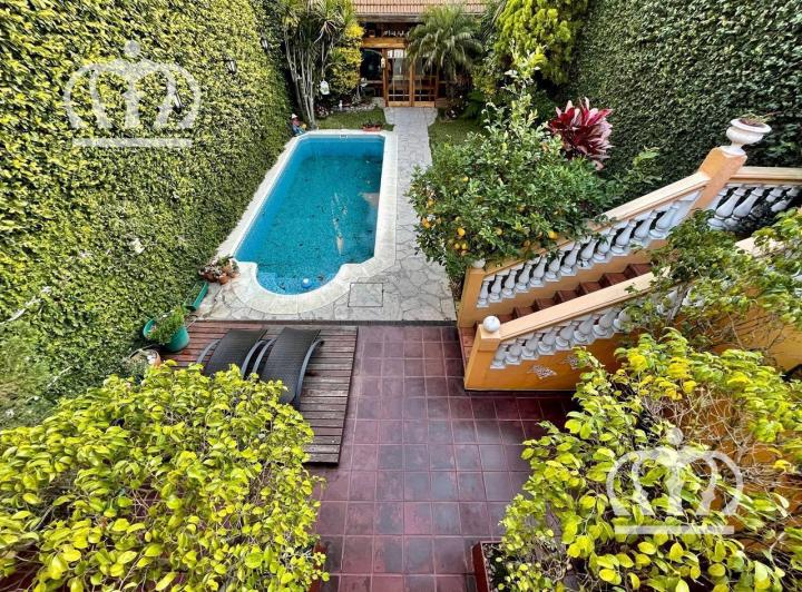 Casa · 235m² · 5 Ambientes