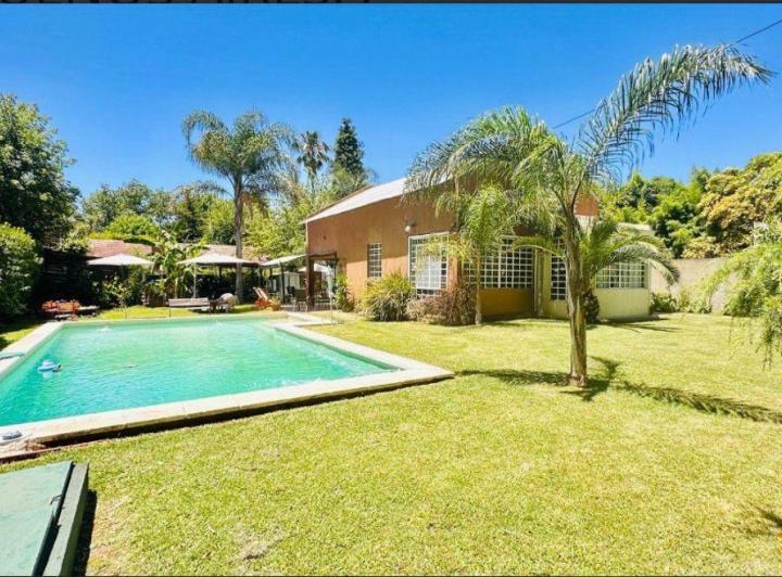 Casa · 160m² · 5 Ambientes · 2 Cocheras