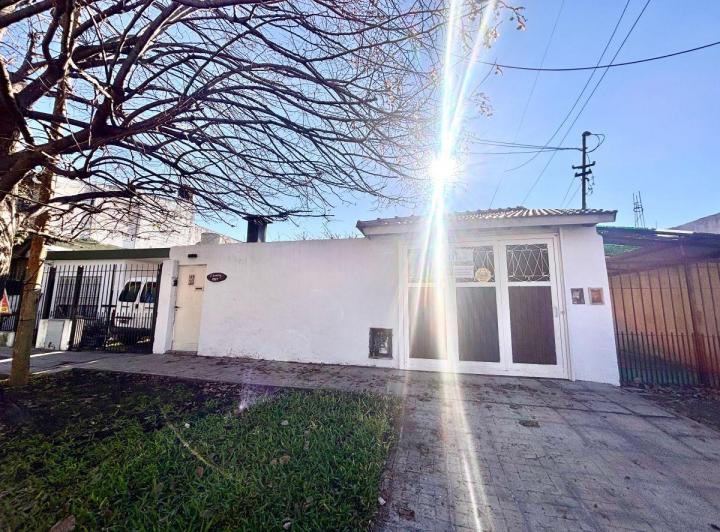 Casa · 110m² · 3 Ambientes · 2 Cocheras