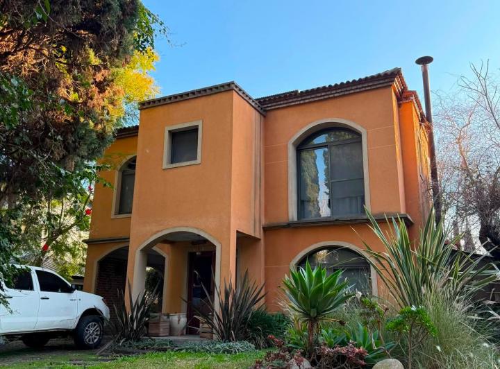 Casa · 250m² · 4 Ambientes · 2 Cocheras